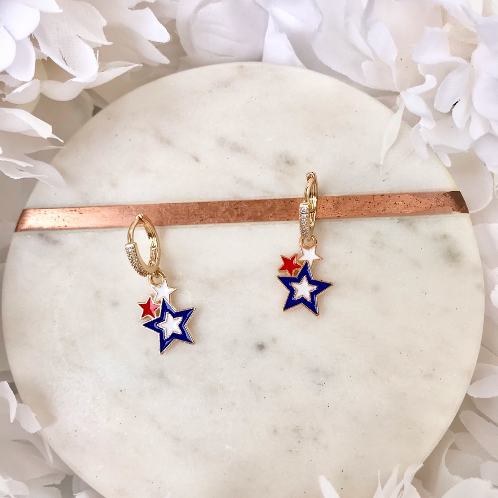 Red white & blue stars rhinestone huggy hoop earrings NWT handmade.